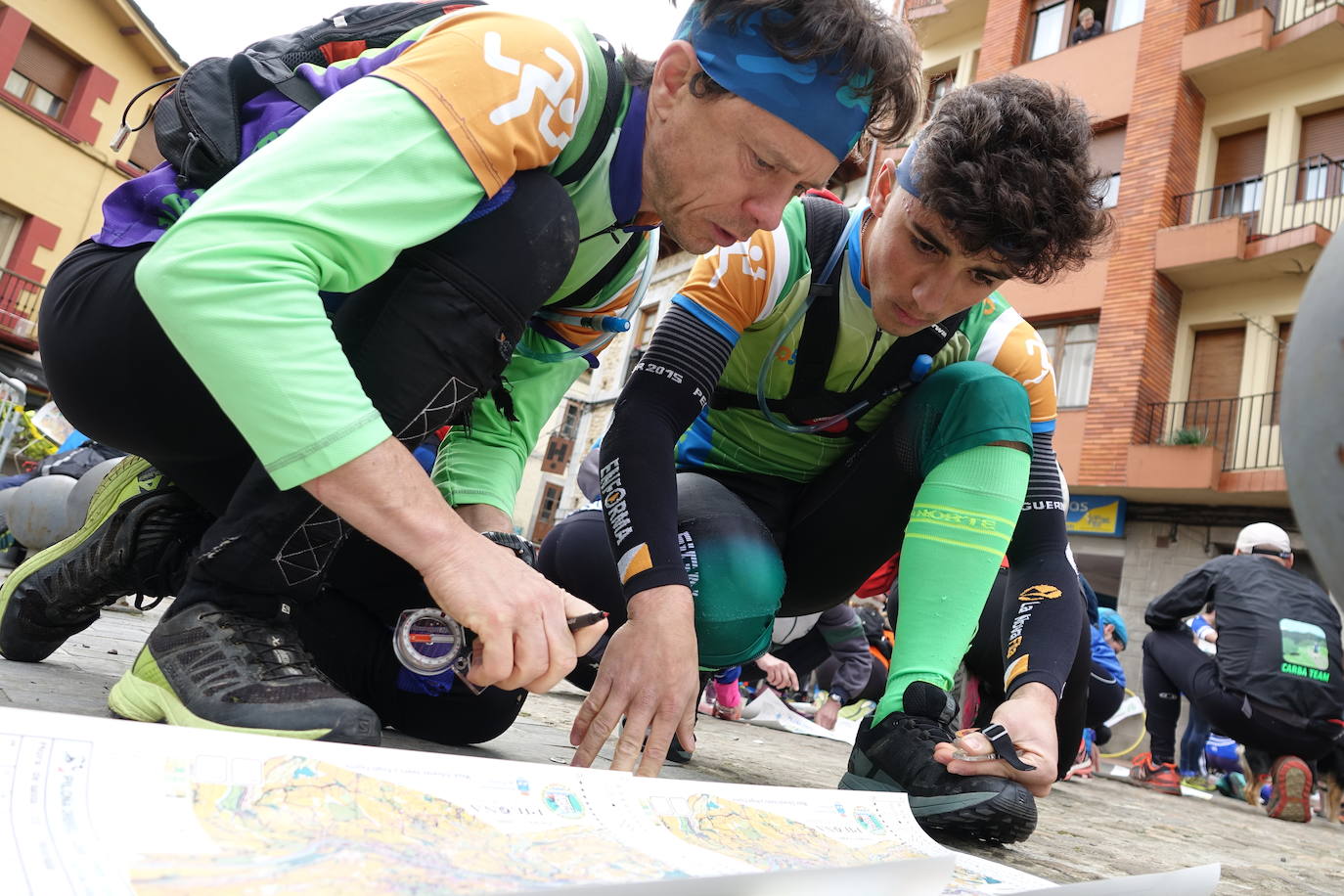 La prueba deportiva Piloña Orienta, organizada por los alumnos de Pro Viaje de Estudios del IES de Infiesto, tuvo lugar este domingo en Infiesto. 