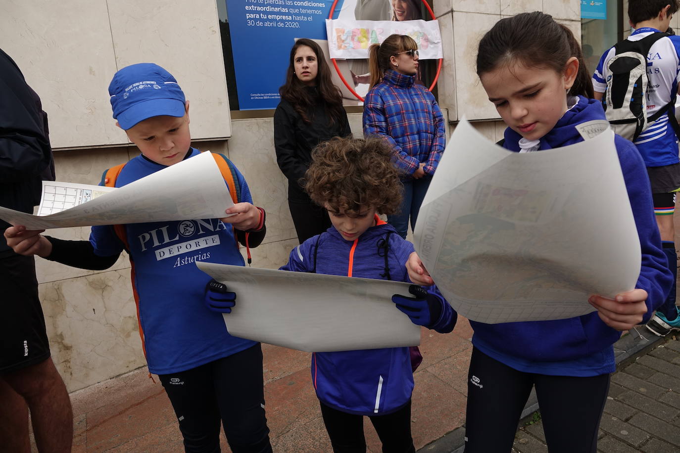 La prueba deportiva Piloña Orienta, organizada por los alumnos de Pro Viaje de Estudios del IES de Infiesto, tuvo lugar este domingo en Infiesto. 