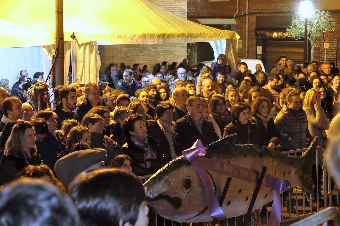 La localidad del Oriente asturiano pone fin a las fiestas de Carnaval con la celebración de este acto fúnebre.