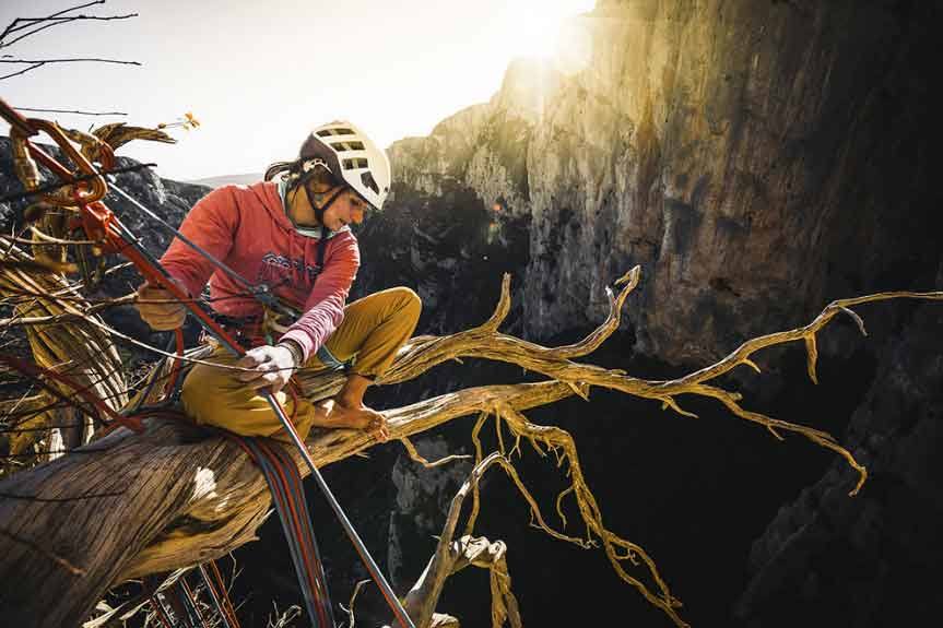 Infiesto se convierte un año más en el epicentro de la fotografía y el video de montaña, naturaleza y aventura. 15.000 fotos de 1.306 autores procedentes de 76 países han participado en este concurso. De todas ellas, solo quince han resultado premiadas y reconocidas como las técnicamente más valiosas y las visualmente más impactantes. Foto premiada en la categoría 'Escalada'