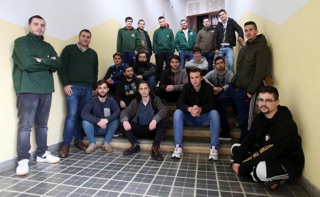 El equipo de la Fundación Masaveu en uno de los pasillos del centro ovetense. 
