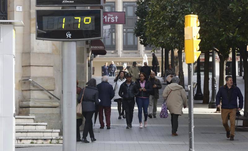 La costa oriental de Asturias está en alerta roja por fenómenos costeros en los últimos coletazos de 'Karine'