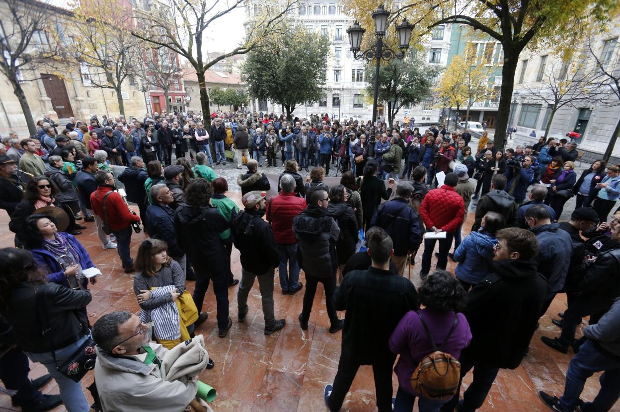 Concentración en Oviedo, en noviembre de 2018, contra los bancos y el Supremo que volvía a cargar el impuesto de las hipotecas en el prestatario. 