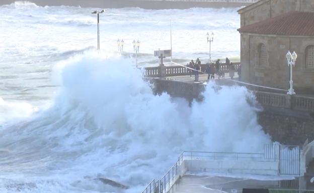 El Principado estudia construir defensas en la costa contra el cambio climático