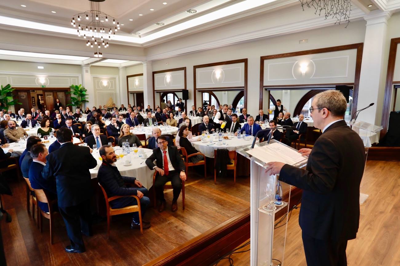 El presidente de la Confederación Española de Organizaciones Empresariales (CEOE) participa en la jornada 'Retos y oportunidades de las empresas ante el nuevo ciclo', organizada por EL COMERCIO y Liberbank