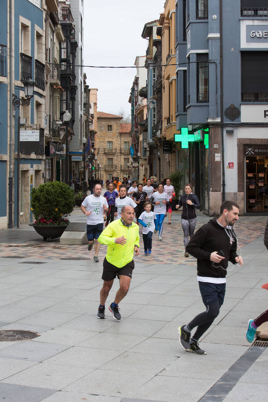 Cerca de seiscientas personas han participado esta mañana en la séptima edición de esta prueba de cuatro kilómetros por el casco histórico de la ciudad con motivo del 8M. Pequeños en carrito, jóvenes, personas de movilidad reducida y mujeres de avanzada edad se han reunido bajo la línea de meta