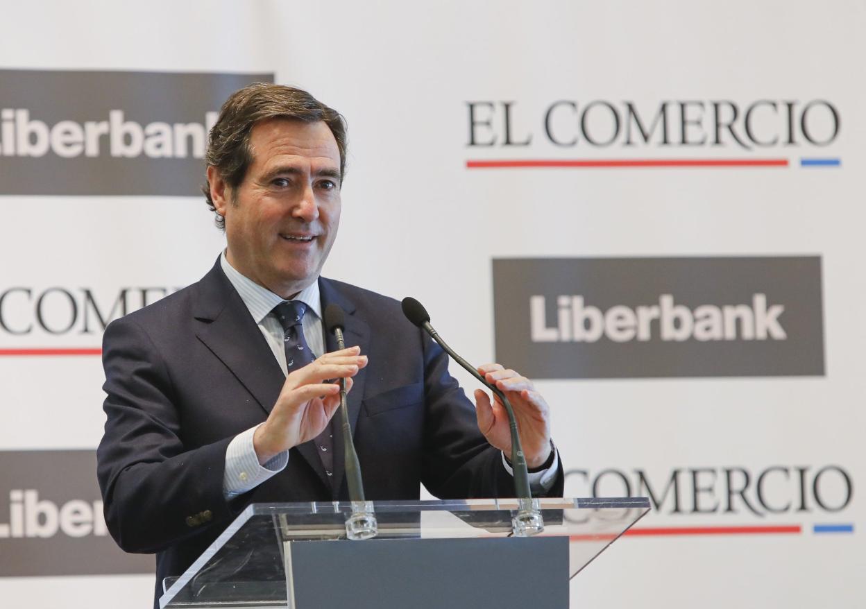 Antonio Garamendi, al inicio de su intervención ayer en la jornada EL COMERCIO-LIBERBANK. 