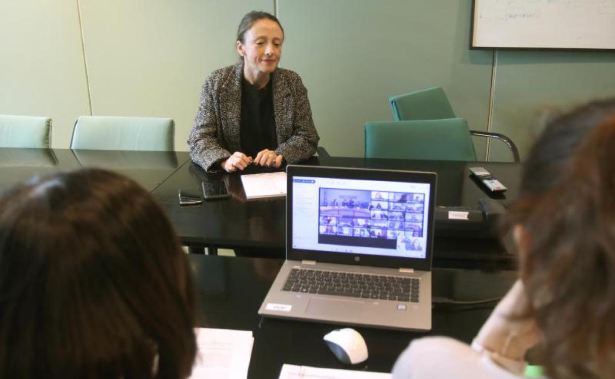 La consejera Melania Álvarez, durante la reunión celebrada por videoconferencia.