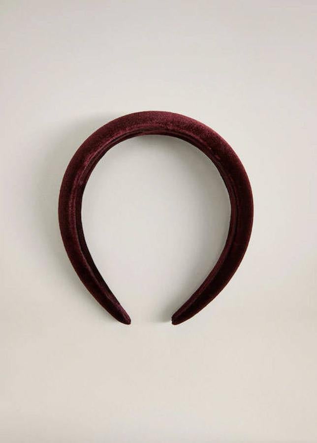Diadema de terciopelo de Mango, 15,99 euros.