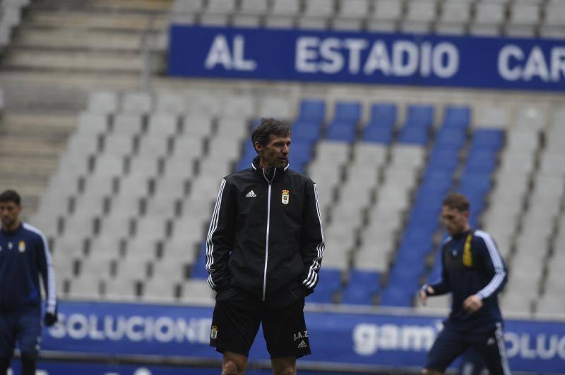 Los jugadores siguen ejercitándose pero se cancela la rueda de prensa del entrenador posterior al entrenamiento. 