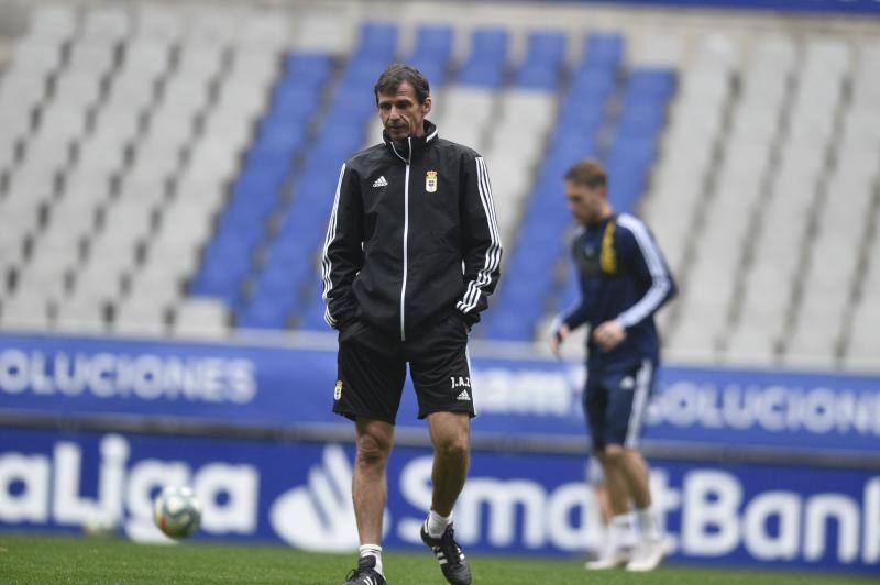 Los jugadores siguen ejercitándose pero se cancela la rueda de prensa del entrenador posterior al entrenamiento. 