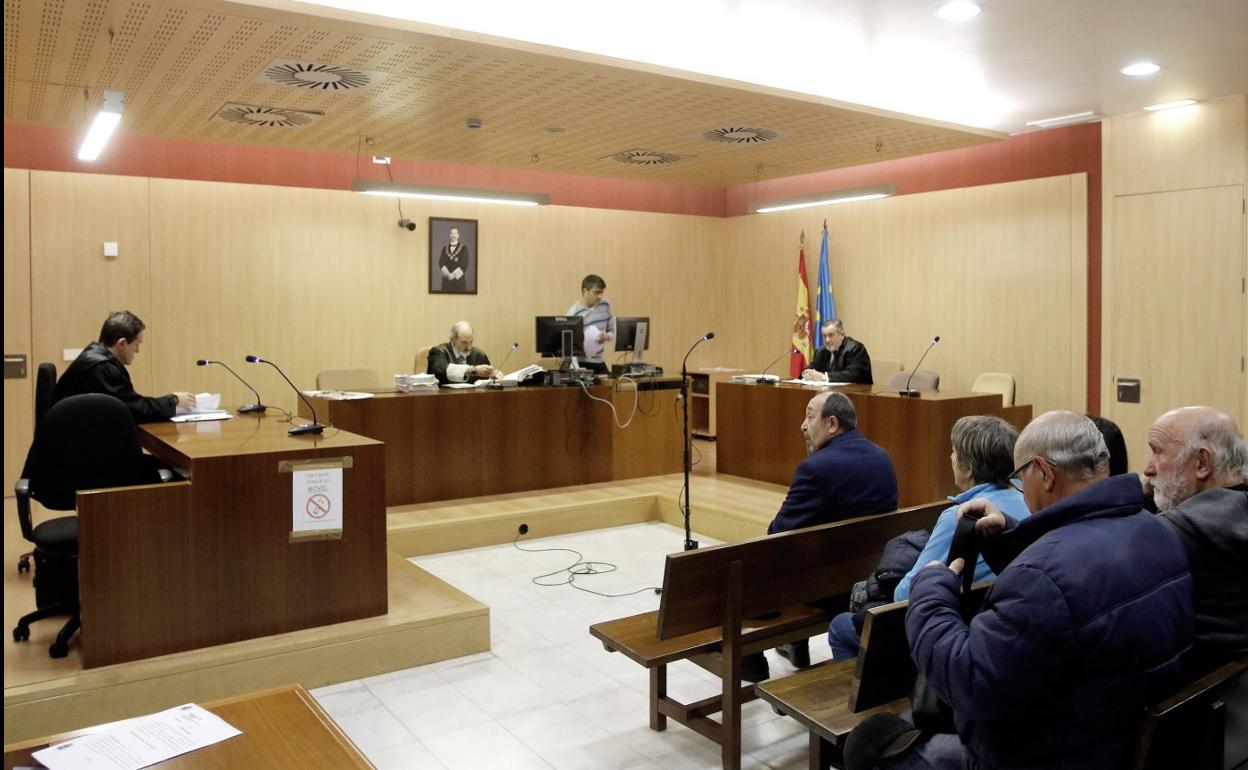 Montes Estrada 'Churruca', en el banquillo de los acusados el pasado mes de febrero / J. C. TUERO
