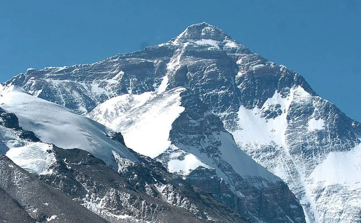 China cierra el acceso al Everest por el coronavirus