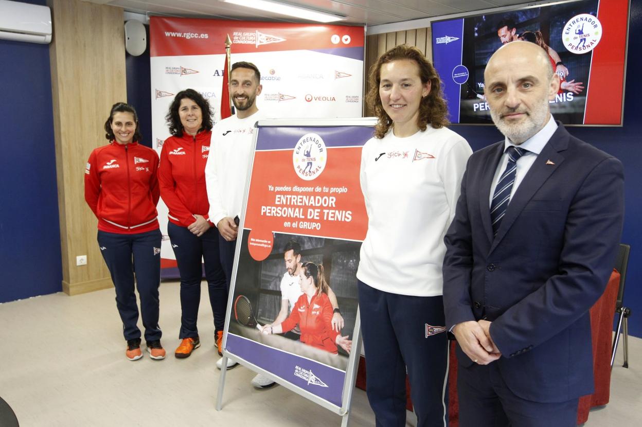 De izquierda a derecha, Beatriz Fernández, María José Echenique, Eugenio Cañedo, Silvia González Mallada y Antonio Corripio. 