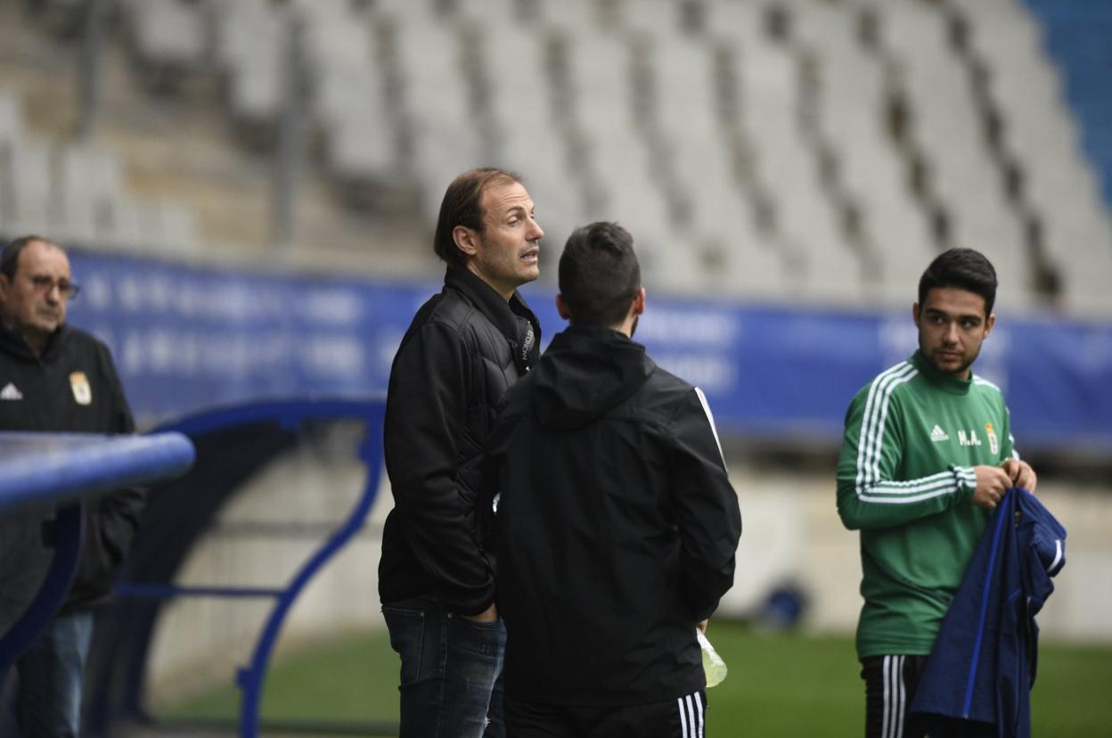 Arnau, a la izquierda, ayer, en el Tartiere, durante la sesión de entrenamiento del primer equipo. 
