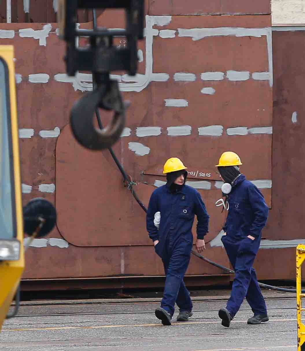 Los trabajadores comienzan una jornada laboral con estado de Alarma en vigor