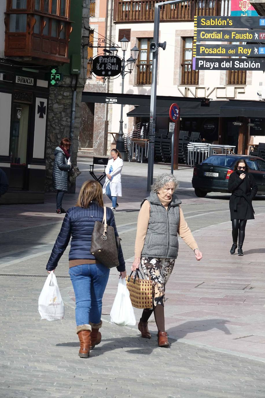 Apenas ciudadanos es la tónica general en las calles y carreteras asturianas