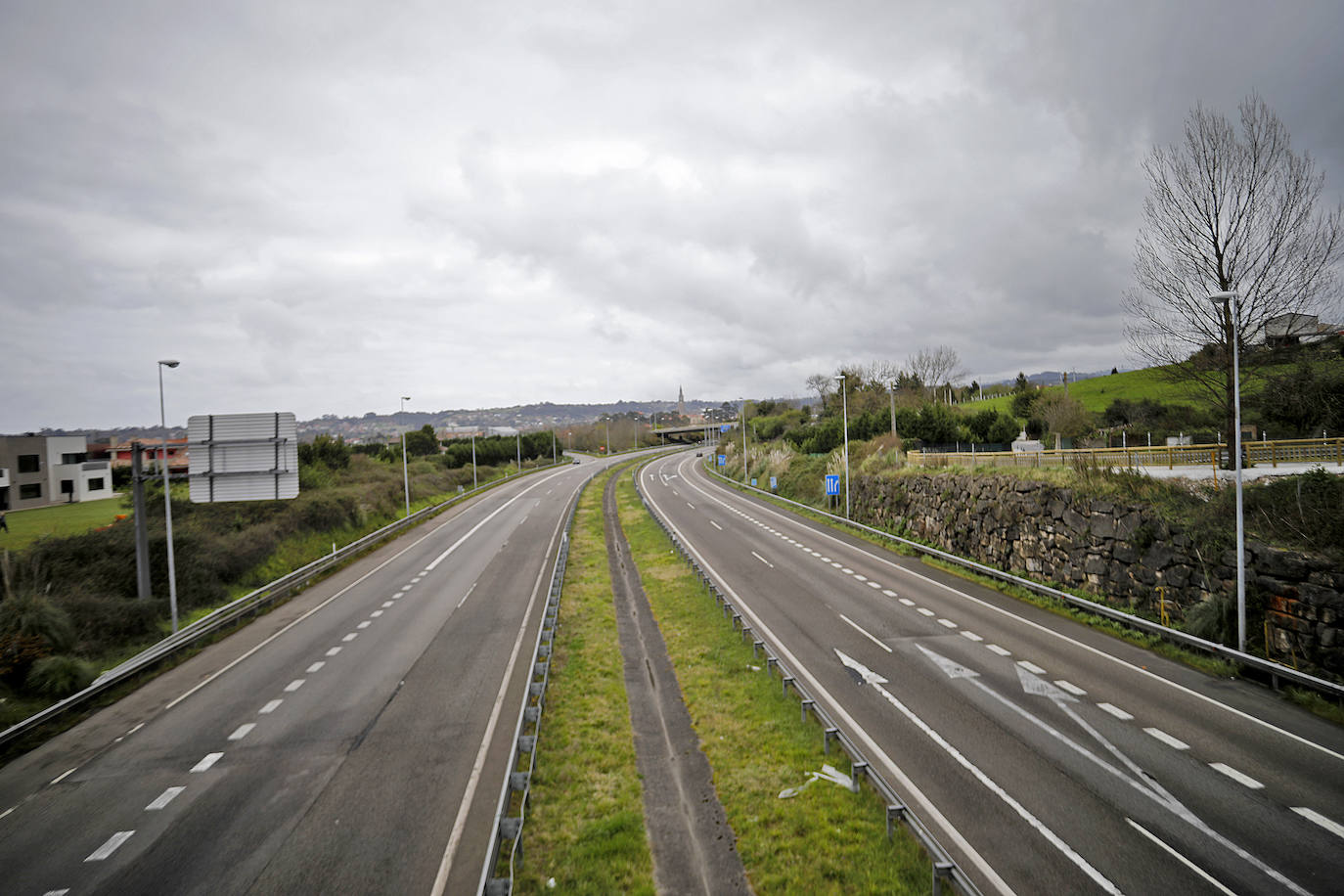 Apenas ciudadanos es la tónica general en las calles y carreteras asturianas