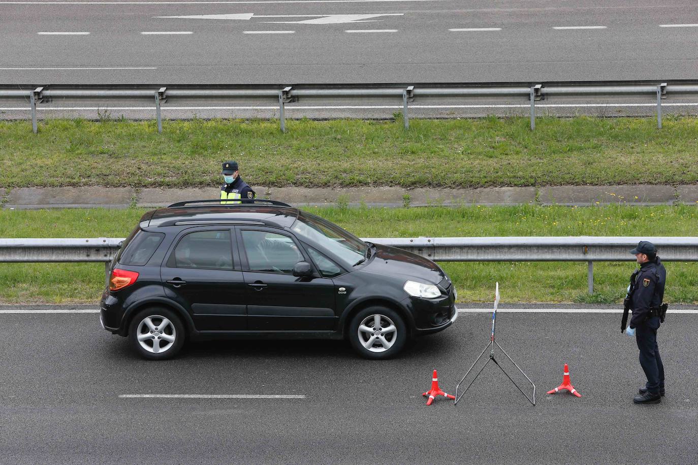 La Policía Nacional controla la entrada de vehículos a la capital