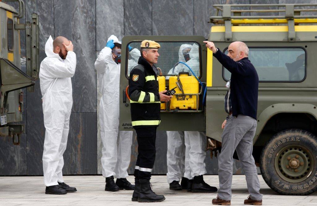 Los integrantes de la UME tendrán como una de las labores fundamentales la limpieza de edificios y zonas de uso público como estasciones de tren o autobús