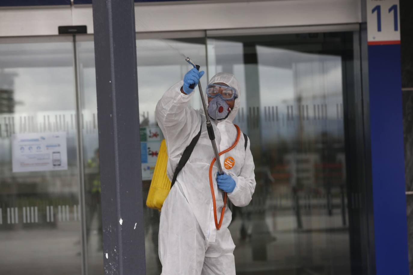 Los integrantes de la UME tendrán como una de las labores fundamentales la limpieza de edificios y zonas de uso público como estasciones de tren o autobús