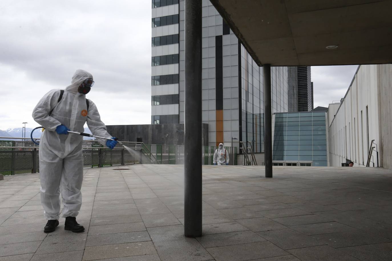 Los integrantes de la UME tendrán como una de las labores fundamentales la limpieza de edificios y zonas de uso público como estasciones de tren o autobús