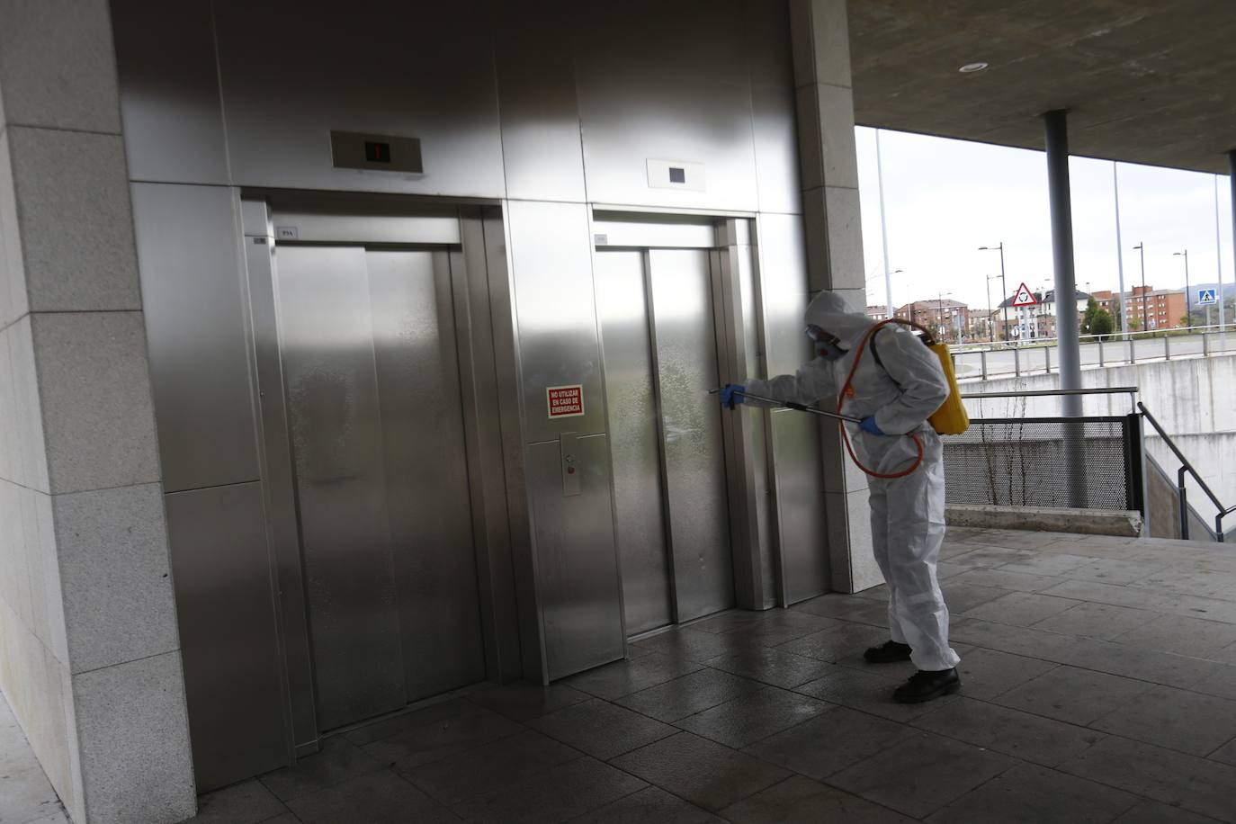 Los integrantes de la UME tendrán como una de las labores fundamentales la limpieza de edificios y zonas de uso público como estasciones de tren o autobús