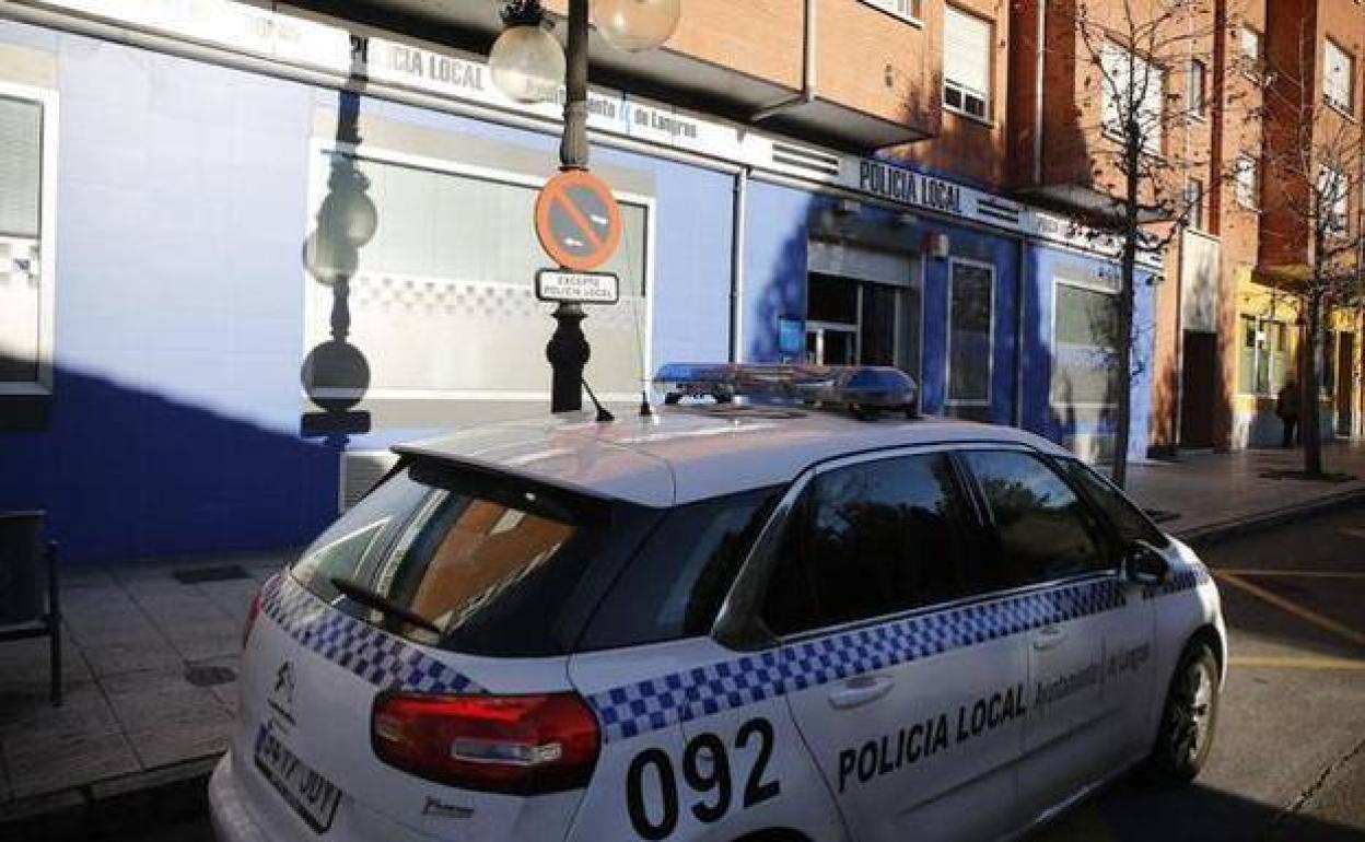 Un ciclista y un conductor, con tres personas en el coche, los primeros detenido en el valle del Nalón