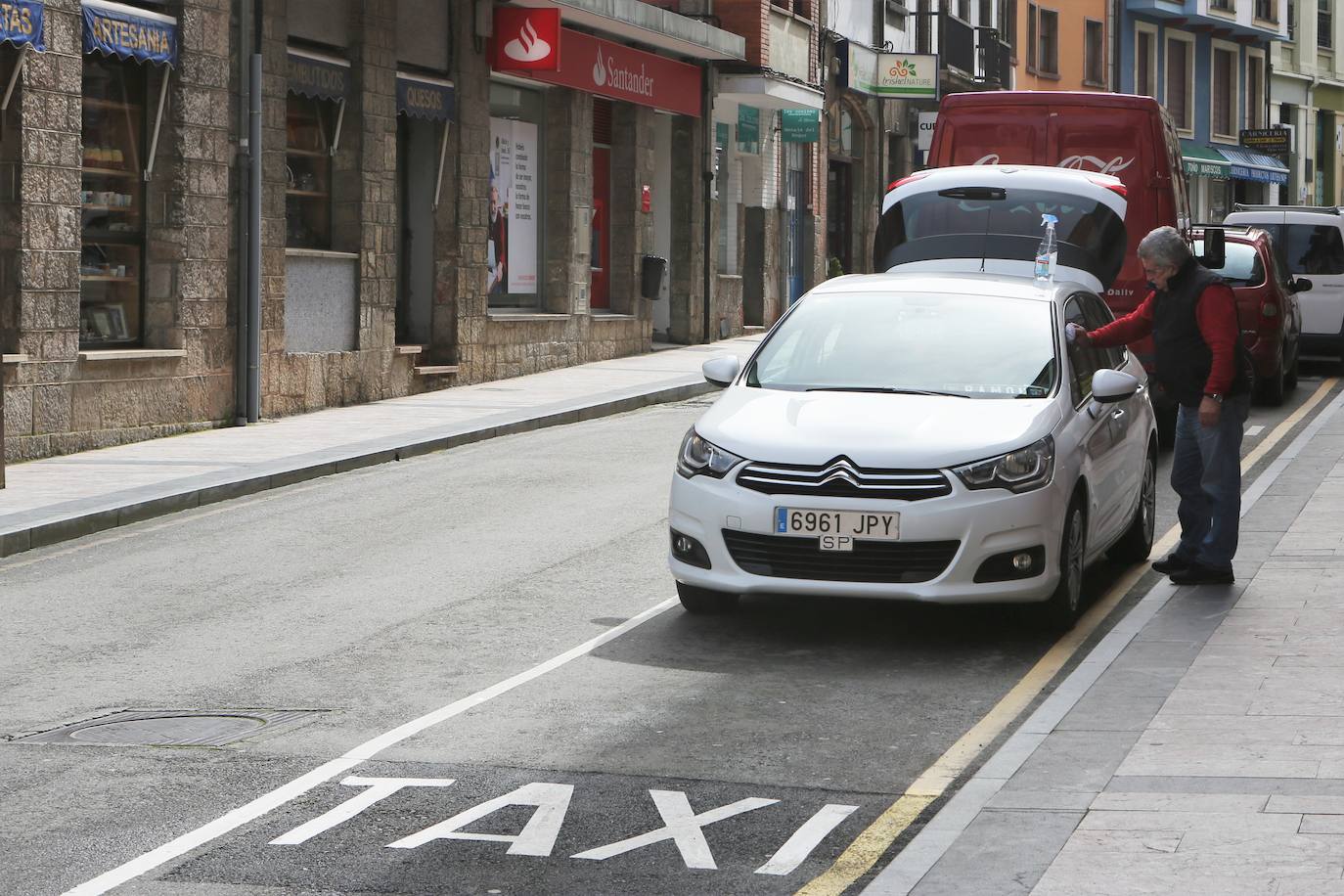 Los asturianos siguen viviendo bajo las restricciones que impone el Estado de Alarma por el coronavirus 