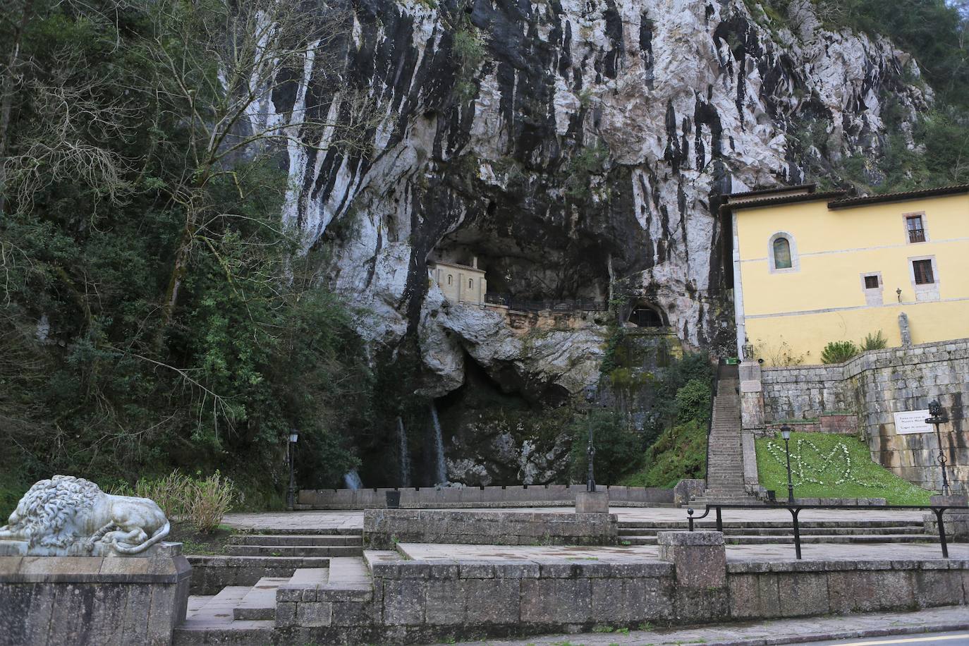 Los asturianos siguen viviendo bajo las restricciones que impone el Estado de Alarma por el coronavirus 