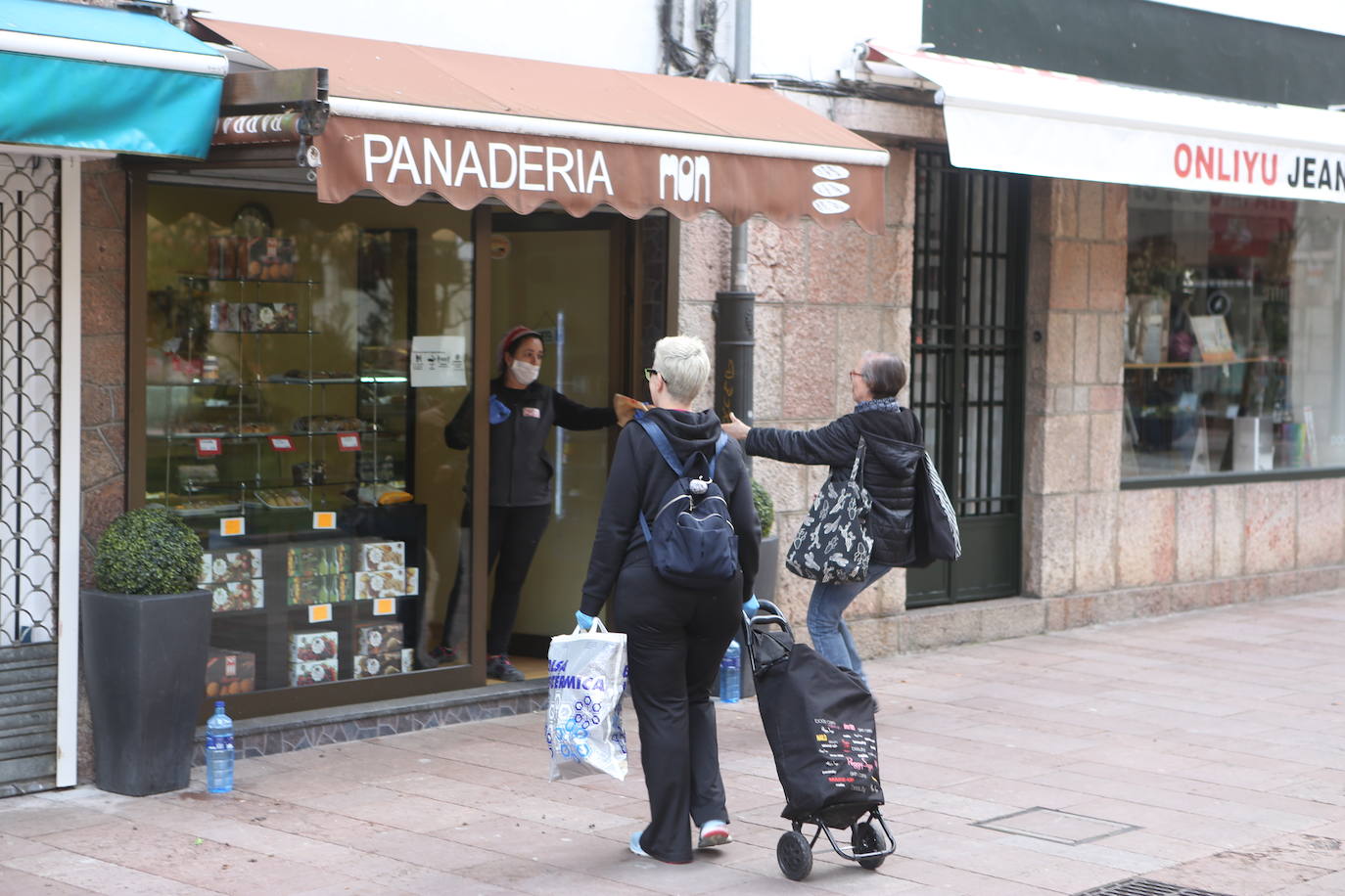 Los asturianos siguen viviendo bajo las restricciones que impone el Estado de Alarma por el coronavirus 