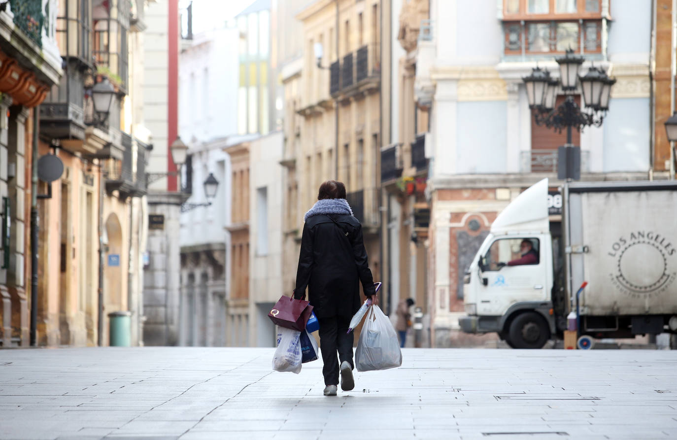 Los asturianos siguen viviendo bajo las restricciones que impone el Estado de Alarma por el coronavirus 