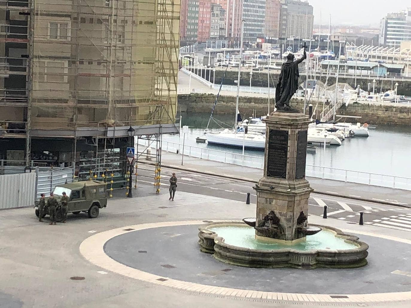 Durante este viernes en las calles de Gijón y de Pola de Siero se desplegaron miembros de la BRILAT realizando labores de control. 