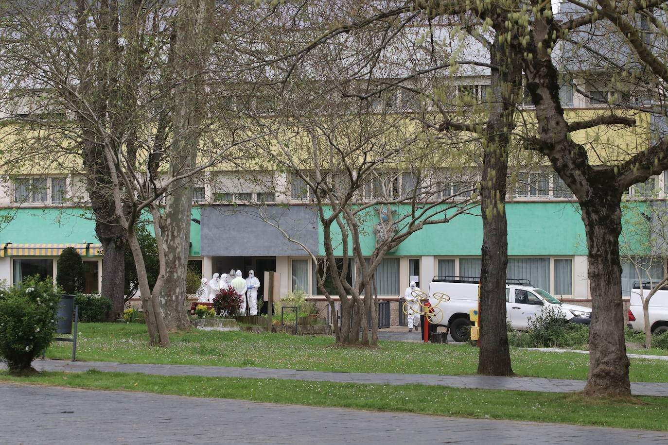 La residencia de mayores de Grado es uno de los focos del coronavirus en Asturias. En este equipamiento público se han registrado más de veinte positivos y una usuaria afectada ha fallecido.