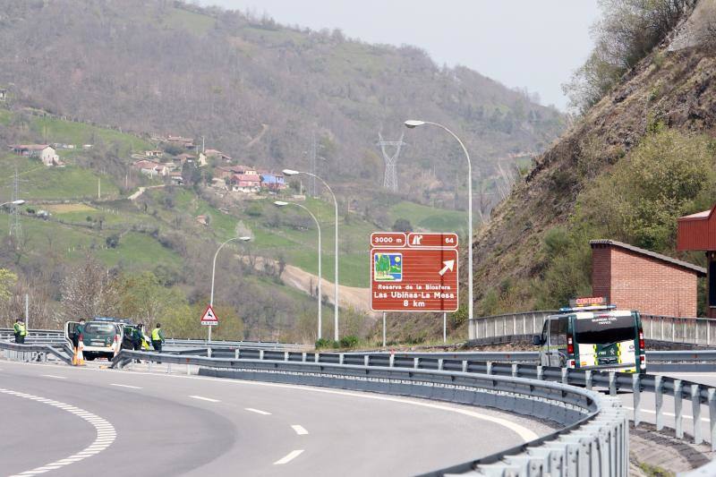 Las restricciones de circulación a raíz del Estado de Alarma son muy específicas: solo se puede salir por los motivos autorizados y el conductor no puede ir acompañado. Las Fuerzas y Cuerpos de Seguridad del Estado han realizado controles durante esta sábado para asegurarse del cumplimiento de las normas. 