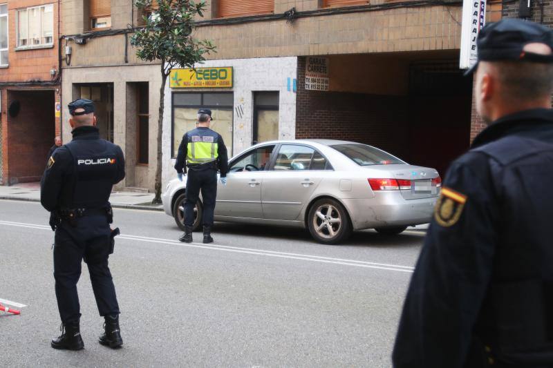 Las restricciones de circulación a raíz del Estado de Alarma son muy específicas: solo se puede salir por los motivos autorizados y el conductor no puede ir acompañado. Las Fuerzas y Cuerpos de Seguridad del Estado han realizado controles durante esta sábado para asegurarse del cumplimiento de las normas. 