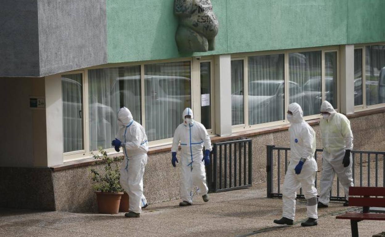 Desinfección en la residencia del ERA de Grado. 