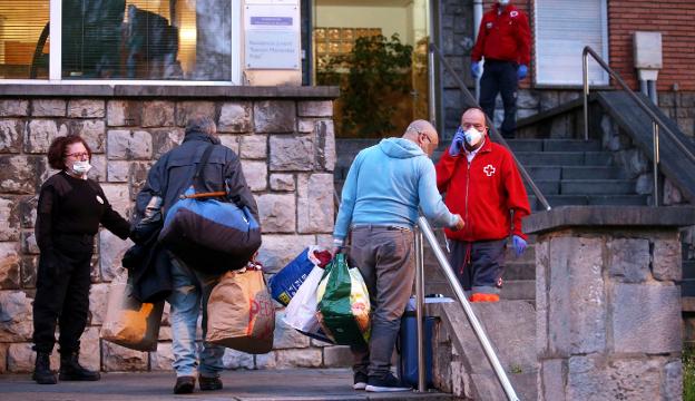 Coronavirus en Asturias | Oviedo abre el albergue de El Cristo para dar cobijo a personas sin techo