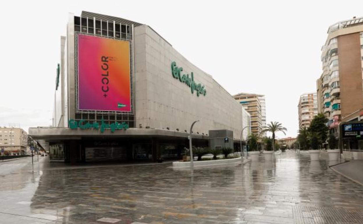 Un centro de El Corte Inglés, vacío.