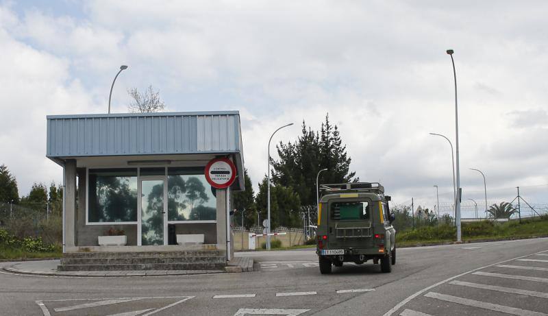 La Unidad Militar de Emergencia (UME), dependiente del Ministerio de Defensa, se desplazó este jueves hasta el Centro Penitenciario de Asturias para iniciar las labores de desinfección de sus dependencias.