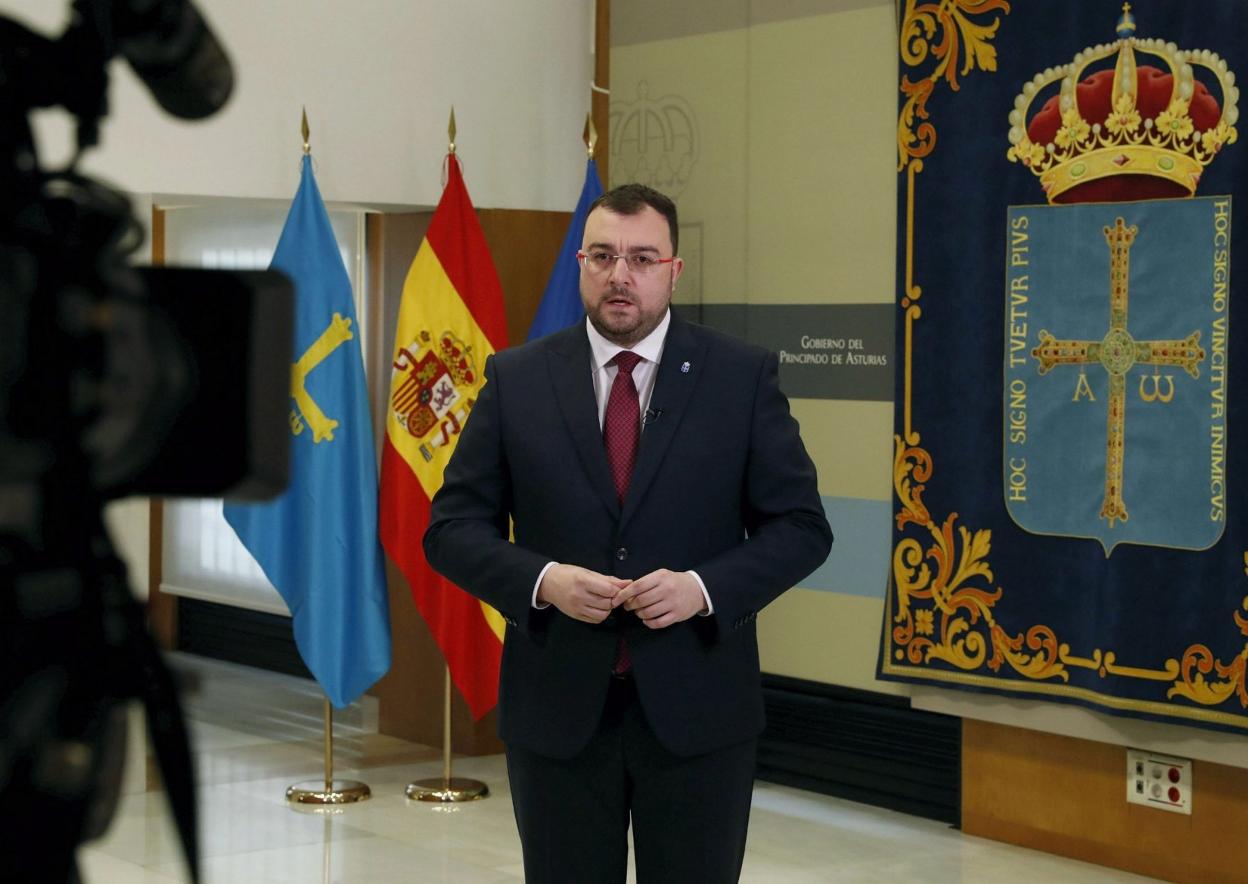 Adrián Barbón, el pasado sábado, durante su discurso institucional. 