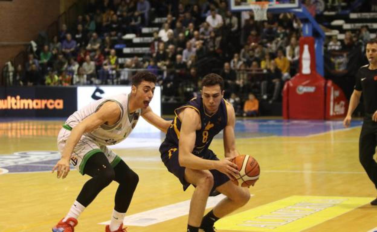 Imagen de uno de los últimos encuentros disputados por el Oviedo Baloncesto. 