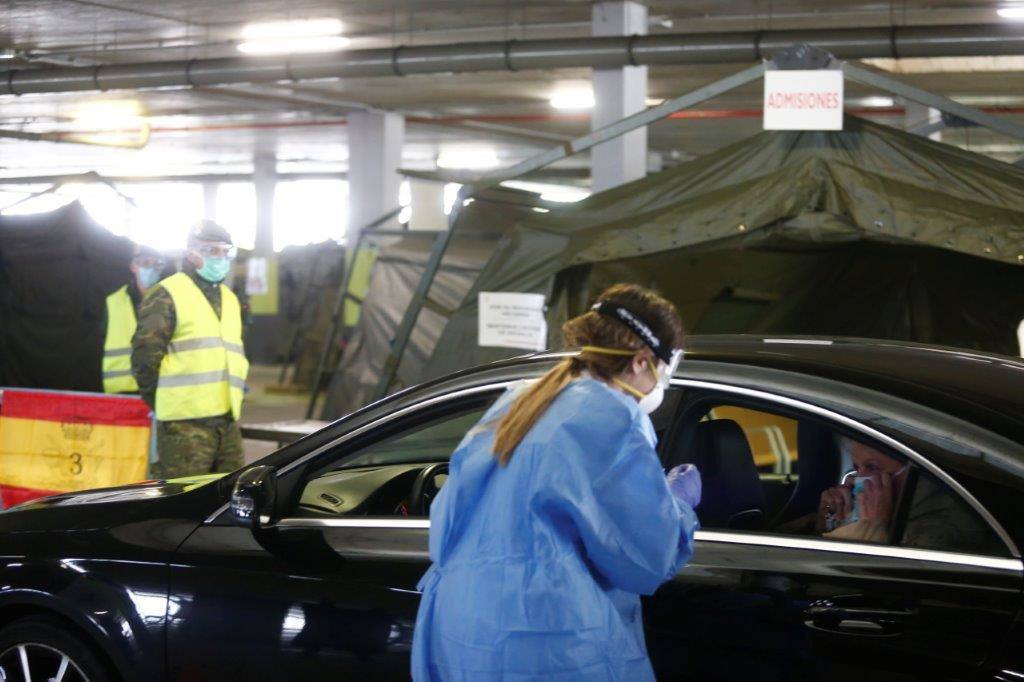 Los sanitarios que hayan cumplido su séptimo día en cuarentena podrán acudir con cita previa en su coche al hospital de campaña.