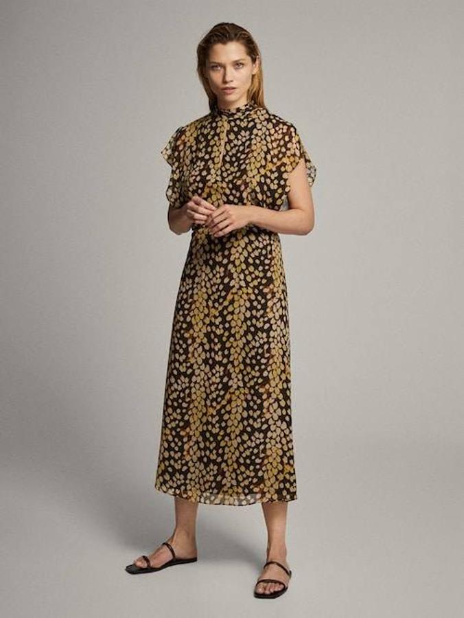 Vestido con estampado de manchas en tonalidades amarillas y marrones de Massimo Dutti, 69,95 euros.