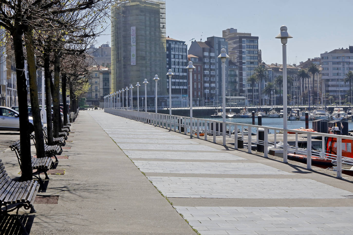 La pandemia ha dejado calles vacías, momentos trágicos y gestos de esperanza en una región que lucha contra la enfermedad.