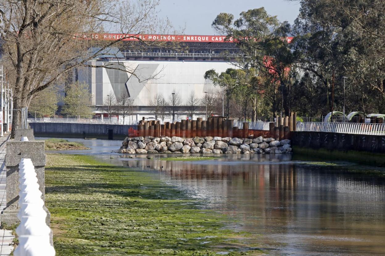 Dique del Piles para unir el colector de La Camocha con el pozo de tormentas. Primero se habilitó junto a Doctor Fleming y ahora junto al Kilometrín. 