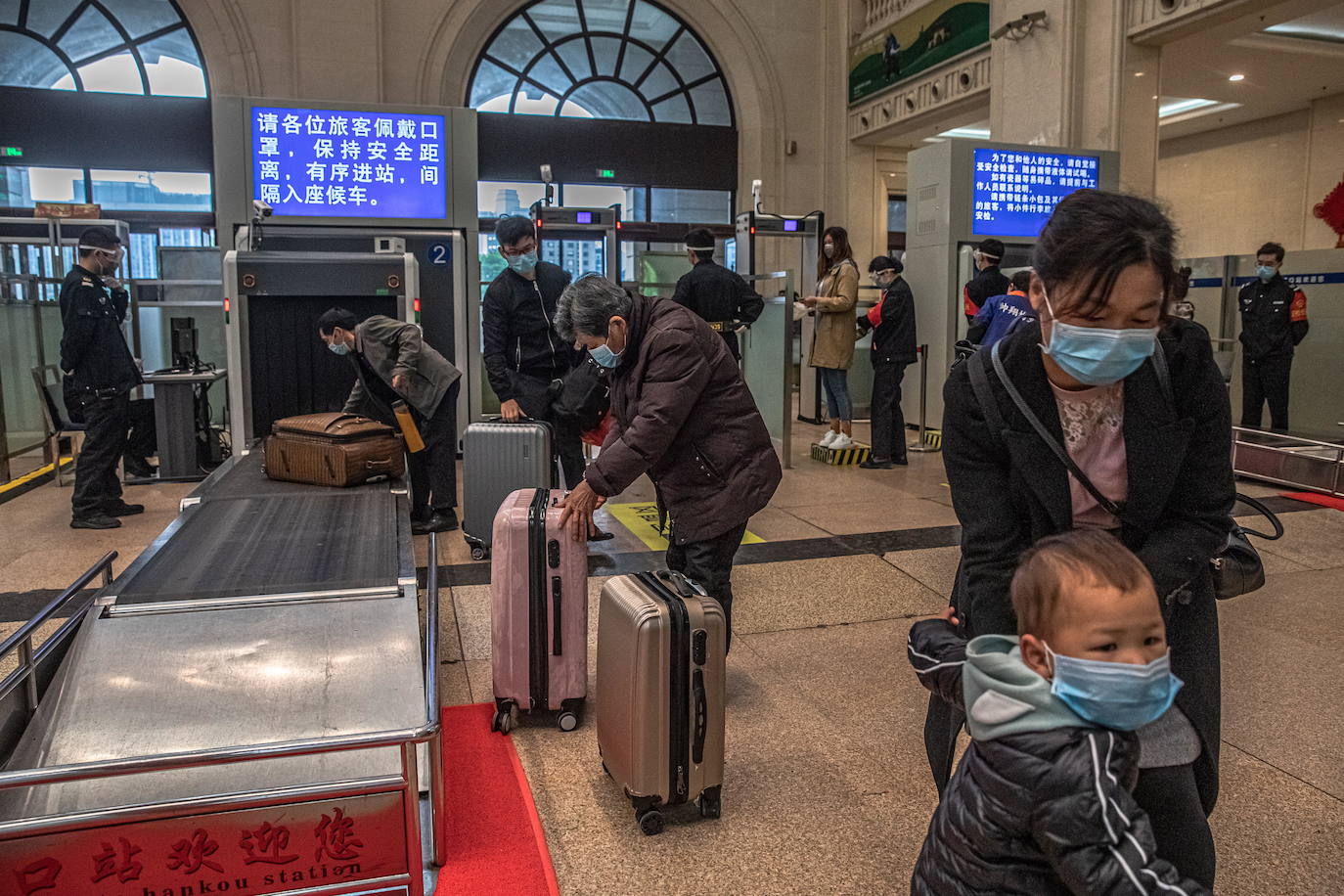 En Wuhan, ciudad china donde comenzó la pandemia, se han levantado las restricciones que mantuvieron cerrada la urbe durante 76 días y poco a poco se va recuperando la normalidad