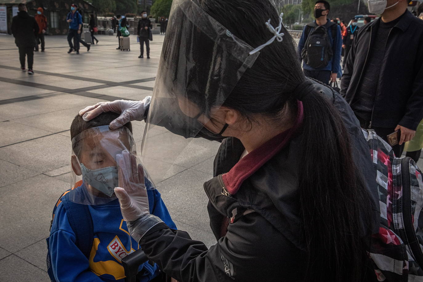 En Wuhan, ciudad china donde comenzó la pandemia, se han levantado las restricciones que mantuvieron cerrada la urbe durante 76 días y poco a poco se va recuperando la normalidad