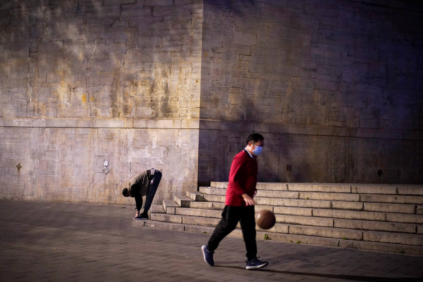 En Wuhan, ciudad china donde comenzó la pandemia, se han levantado las restricciones que mantuvieron cerrada la urbe durante 76 días y poco a poco se va recuperando la normalidad