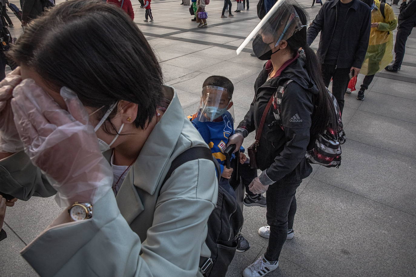 En Wuhan, ciudad china donde comenzó la pandemia, se han levantado las restricciones que mantuvieron cerrada la urbe durante 76 días y poco a poco se va recuperando la normalidad